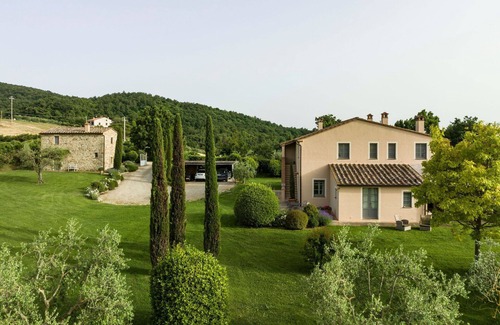 San Casciano dei Bagni Villa | Private Villa with A/C, WIFI, hot tub, private pool, TV, patio, pets allowed, panoramic view
