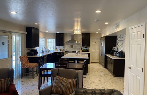 Chinatown House | Private King Bed, TV and Private Bathroom #203