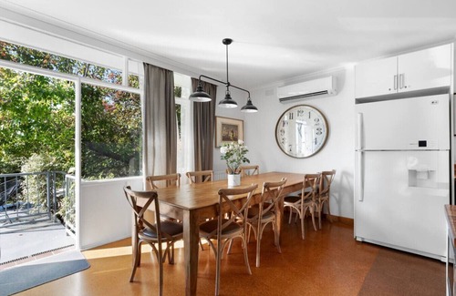 Highett Apartment | Private king guest room w/free parking