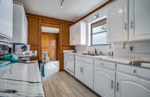 Granbury House | Private lake retreat with great decks, kayaks, bbq and fire pit.