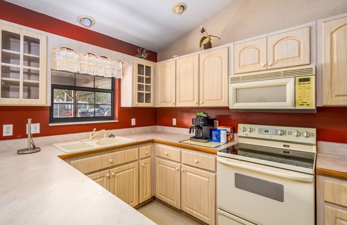 Lake Panasoffkee House | Private Lake View House Rental close to wonderful Big Bass Grill restaurant