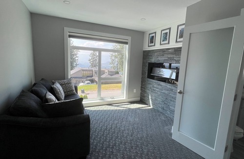 Black Mountain Apartment | Private Lake View Apt