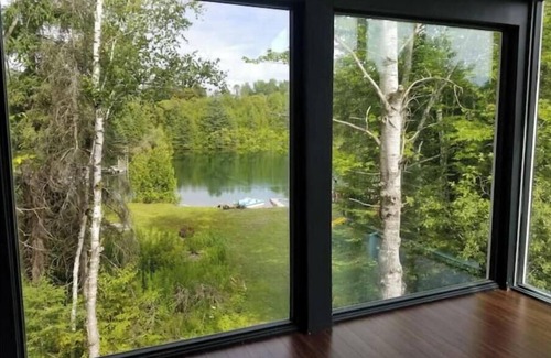 Uxbridge House | Private Lake with 180° views