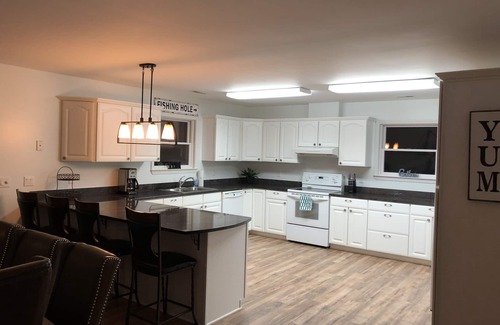 Goodview House | PRIVATE LAKEFRONT RETREAT HOTTUB KAYAKS GAME ROOM THEATER FIREPLACE