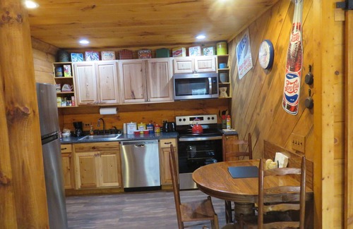 Fletcher Cabin | Private log cabin on 3.5 acres