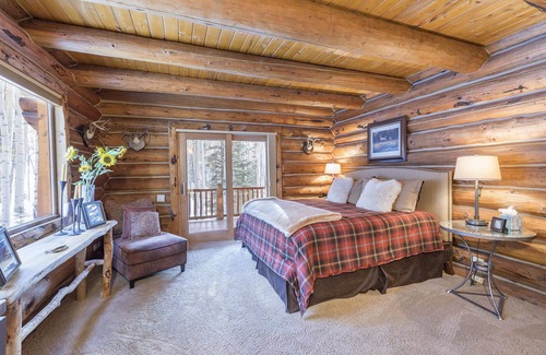 Telluride Cabin | Private log home surrounded by aspen