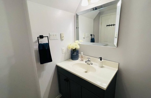 Fort Gary House | Private Lower Suit with 2Bed+1Bath Located Close to UofM MITT Keneston & Pembina