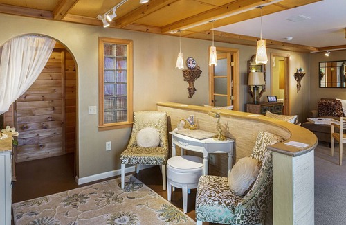 Lyndeborough Villa | Private & Luxurious