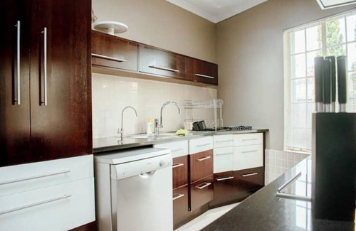 Bloemfontein Villa | Private luxurious 3 bedroom complete house