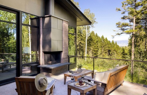 Wilson Villa | Private Main House and Guest House in Wilson