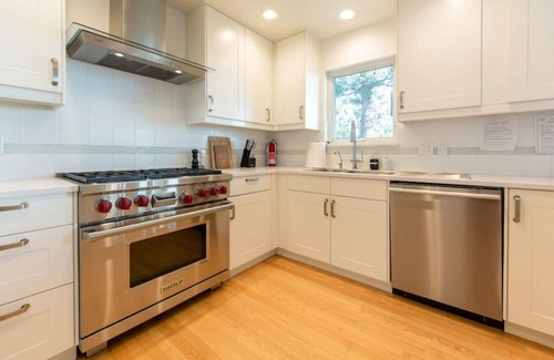 Skyway House | Private Mountain Dream Home, Amazing City Views