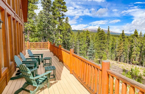 Valley of the Sun Cabin | Private, Mountain Views, Large Deck, Hot Tub - Alpenhaus