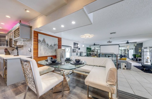 West Park Cottage | Private Oasis in West Park Near the Beach!