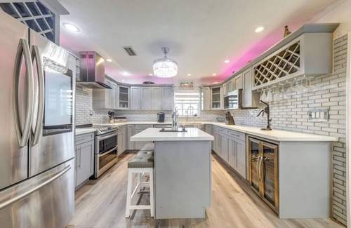 West Park Cottage | Private Oasis in West Park Near the Beach!