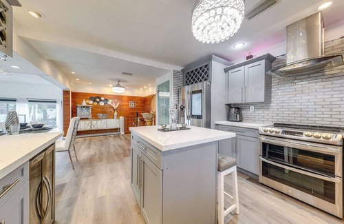 West Park Cottage | Private Oasis in West Park Near the Beach!