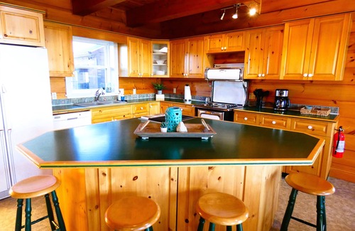 Cabot Trail Cabin | Private Ocean Front & Mountain View Acadian Lodge