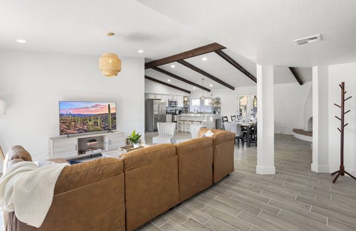 Paradise Valley Village Resort | Private Paradise in Shea Heights, Phoenix