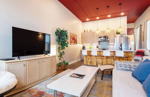 Germantown House | Private Parking in GTownWalk to Coffee,Shops,Bars!