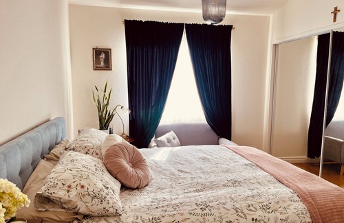 Newhall House | Private pet-friendly bedroom in charming Santa Clarita