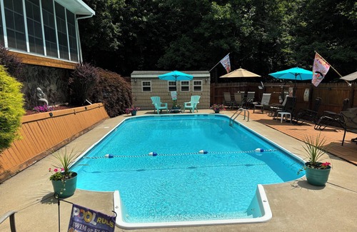 Lake Michigan Beach House | PRIVATE POOL, close to Public Beaches, Wineries, Golf Courses, Fishing,Boating