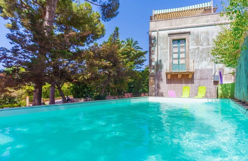 Acradina Villa | Private Pool, downtown Syracuse, prestigious