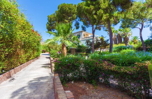 Acradina Villa | Private Pool, downtown Syracuse, prestigious