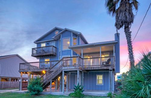 Port Aransas House | Private Pool Game Room Patio Near the Beach Palm House by AvantStay