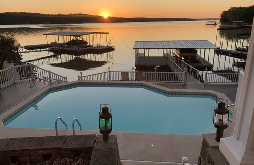Osage Beach House | PRIVATE POOL *MAY 1 - OCT 1*, PRIVATE Dock, Osage Beach, Near Margaritaville