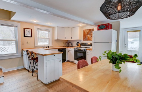 North Conway House | Private POOL within walking distance of NoCo Village!