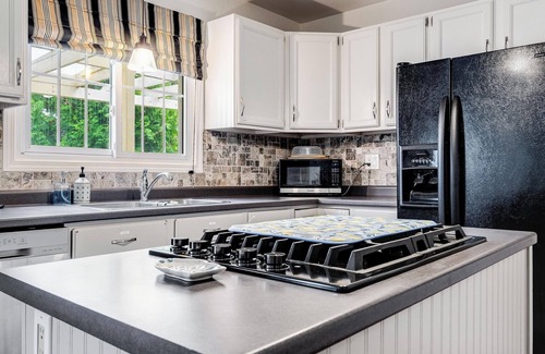 Kingsville House | Private Poolside Escape near Point Pelee
