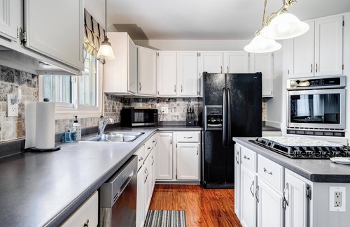 Kingsville House | Private Poolside Escape near Point Pelee