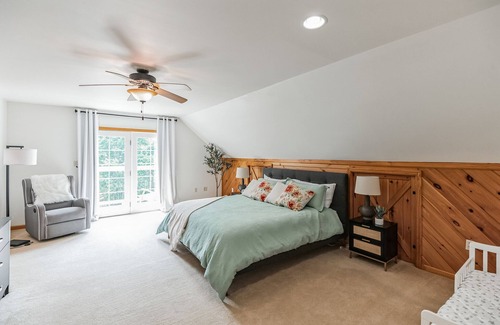 Port Royal Cabin | Private property + Hot tub + King bed + Game Room + Toy Room