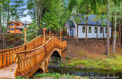 Anacortes Apartment | Private Ranch 2BR Cabin Retreat Sleeps 9