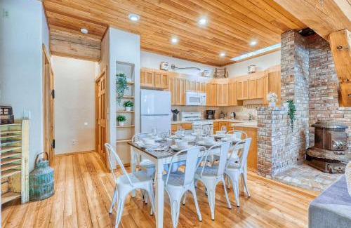 Anacortes Apartment | Private Ranch 2BR Cabin Retreat Sleeps 9
