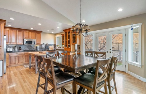 Eagle Mountain Villa | Private Ranch, Spa, Sauna, Theater, DOUBLE Pickleball Courts, Skiing Nearby!