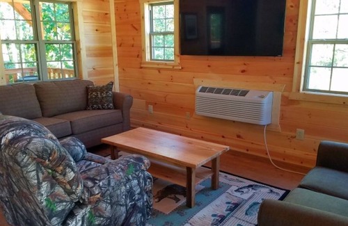 Fort Gay Cabin | Private Ravine View Luxury Amish-Built Cabin "The Frontier"