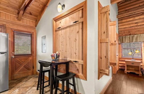 Branson Theater District Cabin | Private Retreat! King Bed, Whirlpool Tub, Large Deck, Resort Amenities! | 154