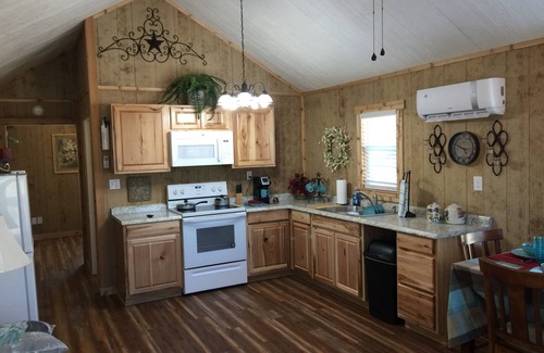 Ingram Cabin | Private River Access Cabin #2- Paradise River Bend