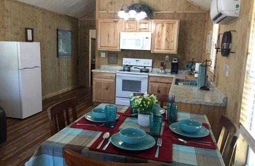 Ingram Cabin | Private River Access Cabin #2- Paradise River Bend