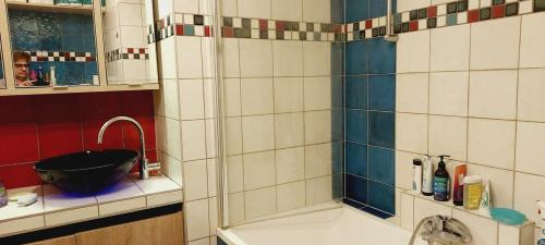 Bubenec Apartment | Private room 30 min nice walk to old center B