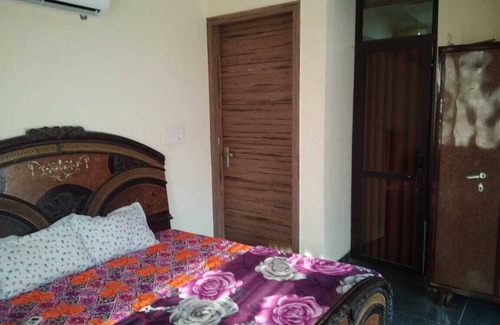Kharar House | Private Room - AC/Wifi/Excellent Food
