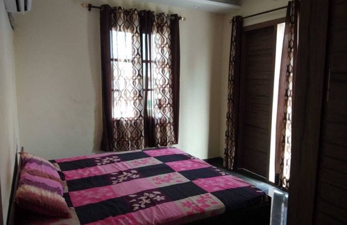 Kharar House | Private Room - AC/Wifi/Excellent Food