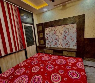 Vaishali Nagar House | Private Room For Couple