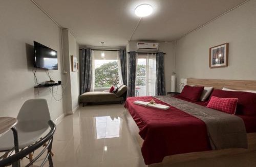Wat Ket Apartment | Private room hosted by Boyce 401