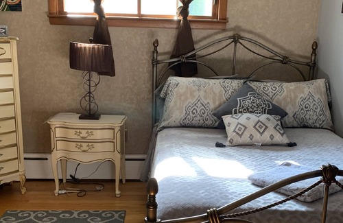 Cortlandt House | Private room in a single family house near Peekskill
