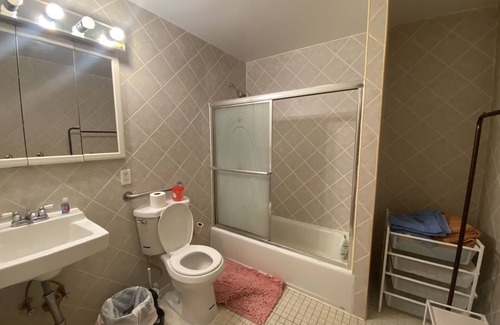 Bay Ridge Apartment | Private room in Brooklyn,1 minute to subway close to everything.