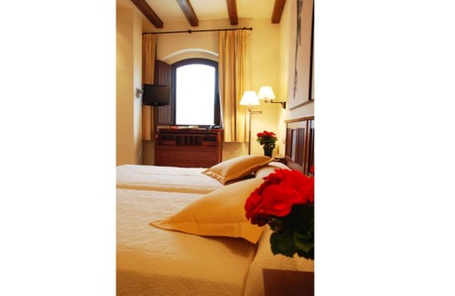 Arbizu Apartment | Private room in charming rural hotel (3 people)
