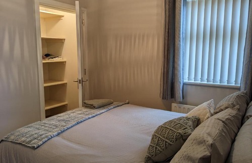 Moneymore House | Private Room in House with Mountain view
