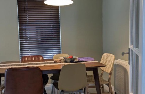 Moneymore House | Private Room in House with Mountain view