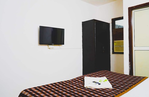 Mayur Vihar Phase 1 Bed & Breakfast | PRIVATE ROOM IN MAYUR VIHAR